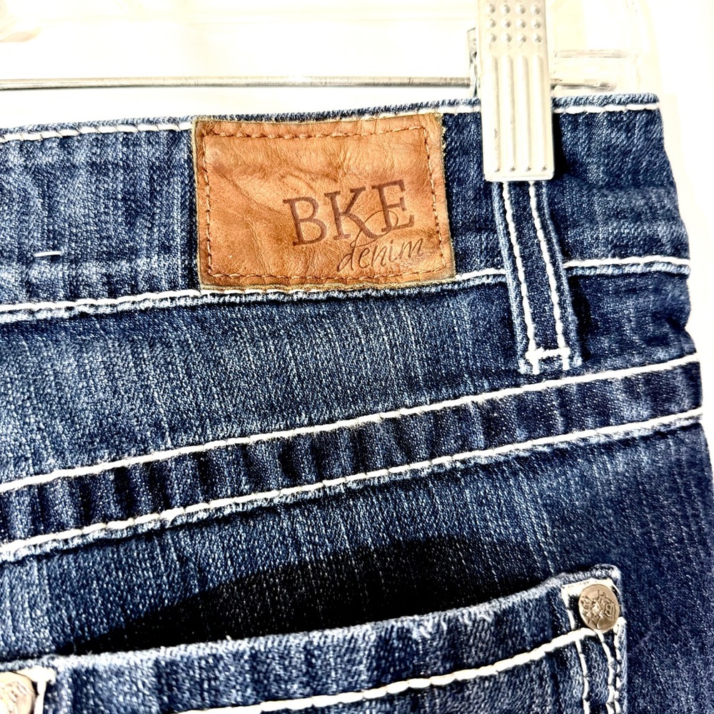BKE Culture Boot Cut Low Rise Jeans With Stretch And Contrast Stitching Size 28 - Picture 12 of 16
